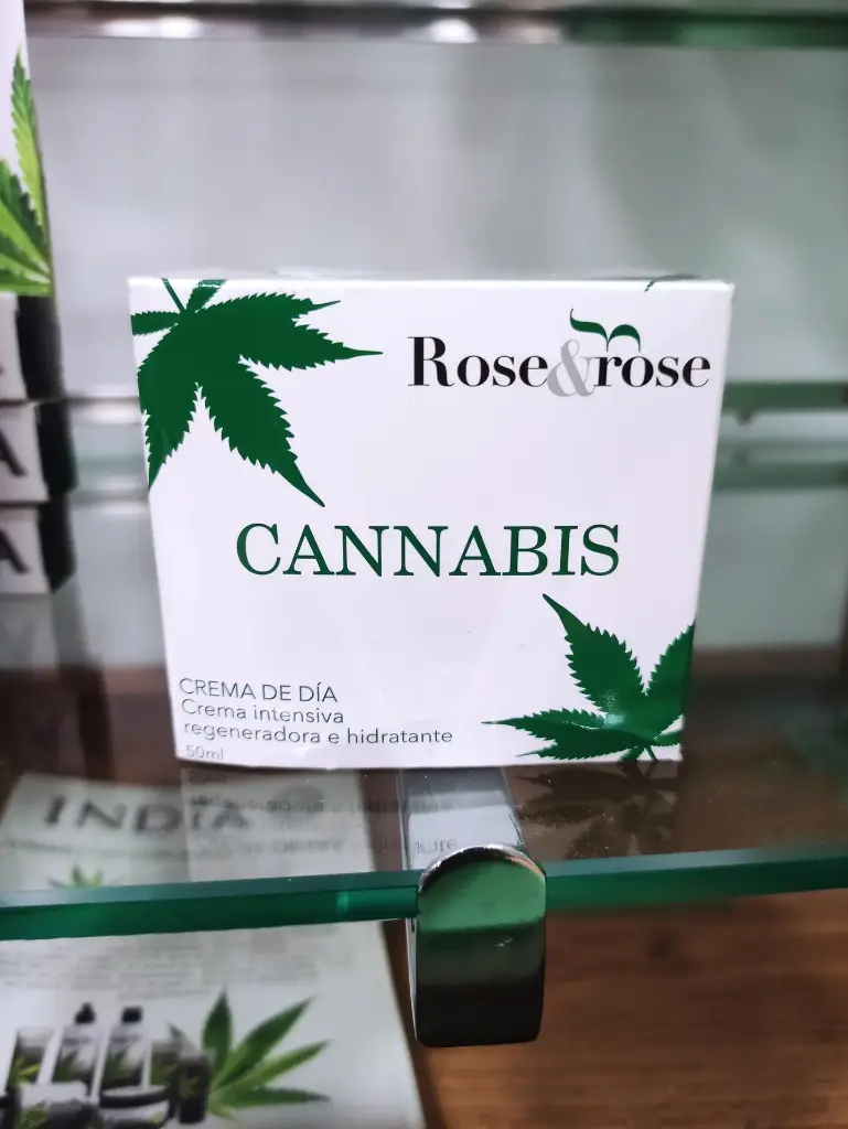 [44986] Crema facial día con aceite de Cannabis de 50 ml.